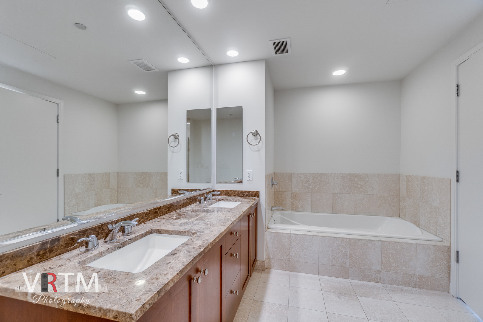 60 E MONROE Street Unit: 5003