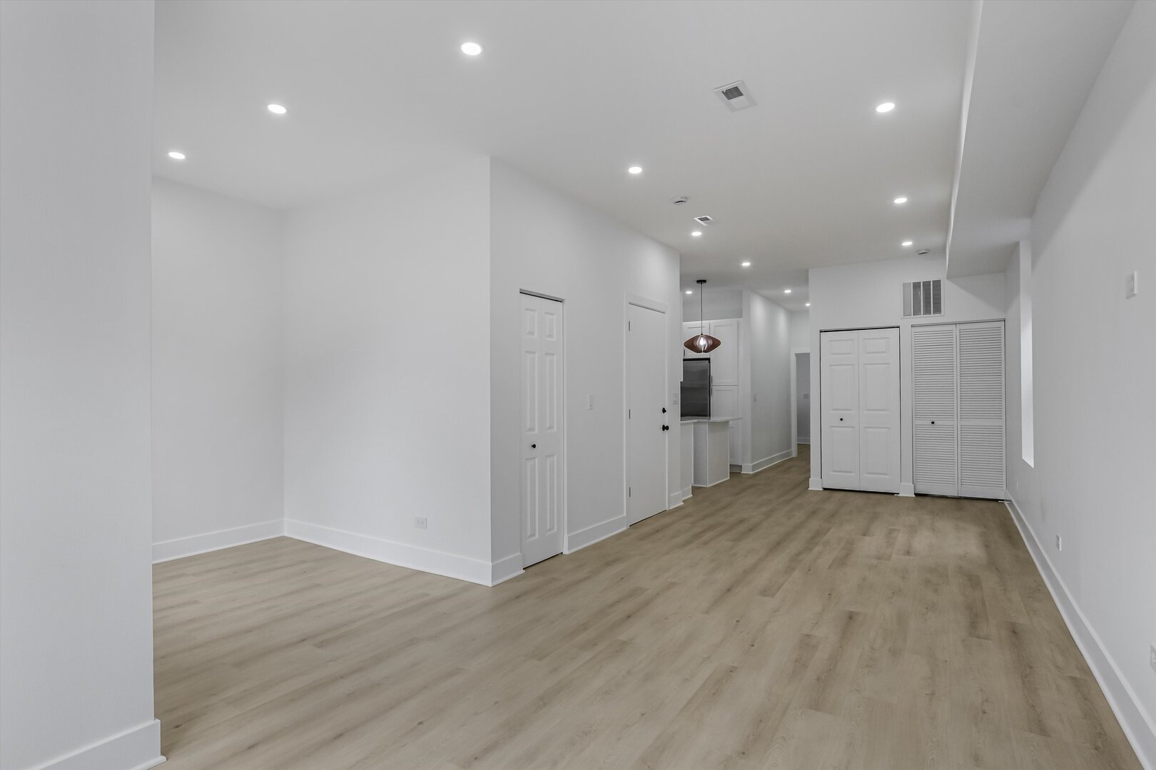 1114 N Wolcott Avenue Unit: 3F