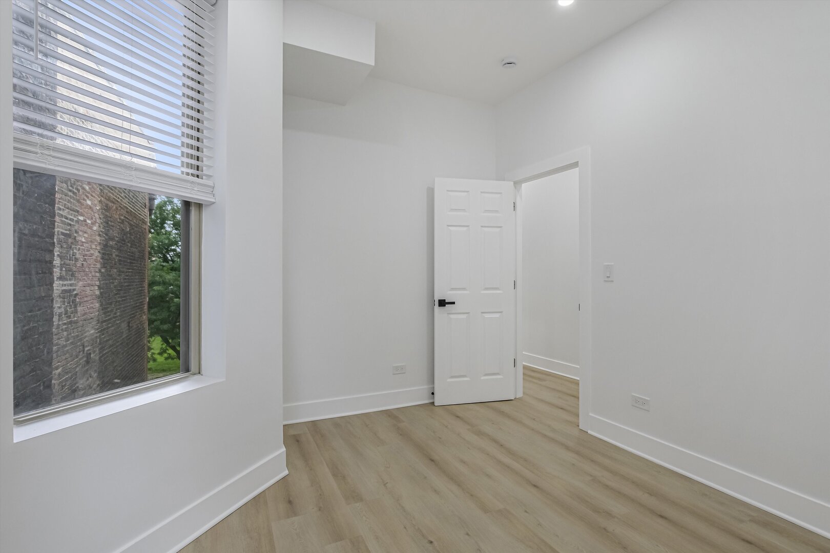 1114 N Wolcott Avenue Unit: 3F