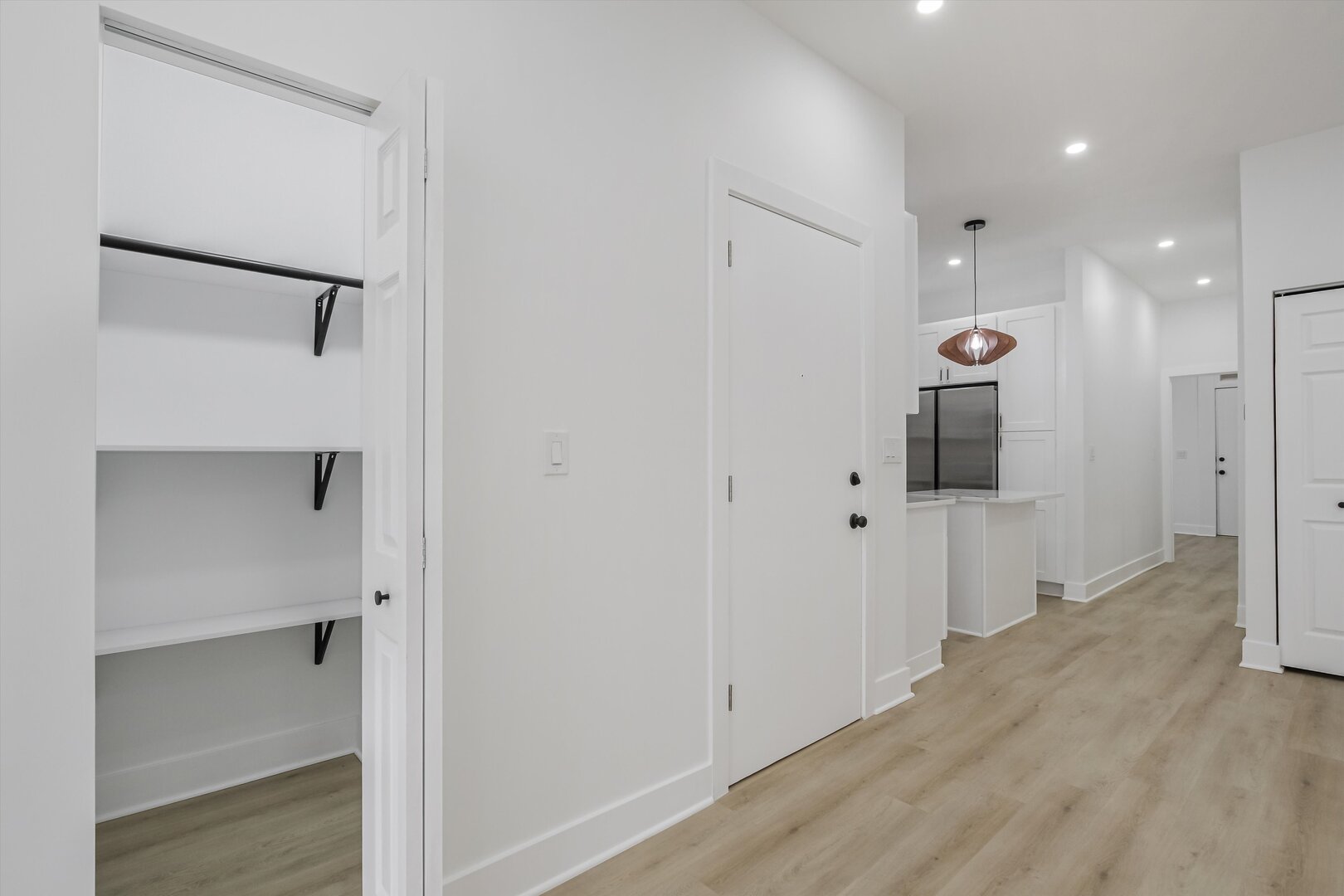 1114 N Wolcott Avenue Unit: 3F