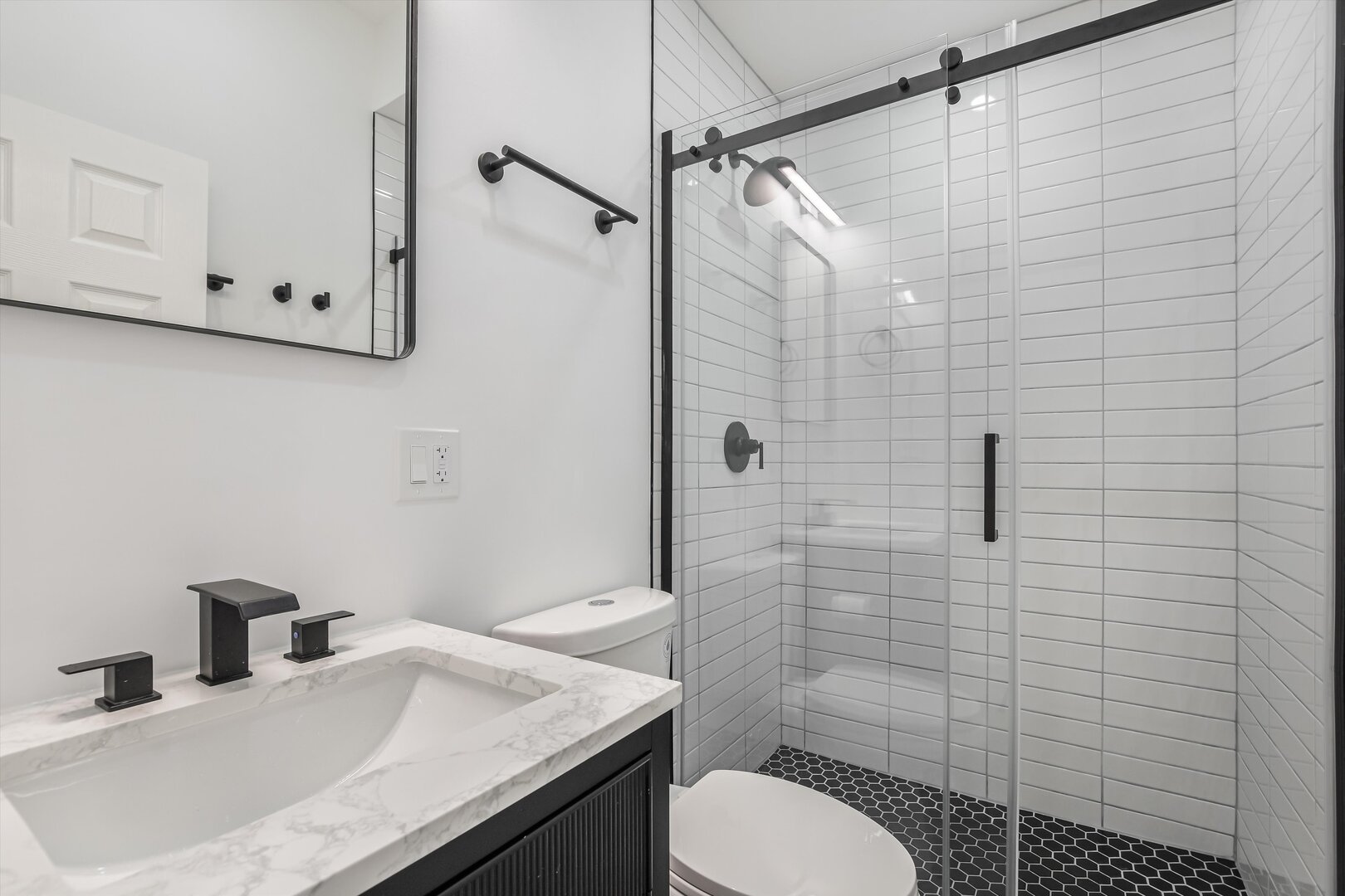 1114 N Wolcott Avenue Unit: 3F