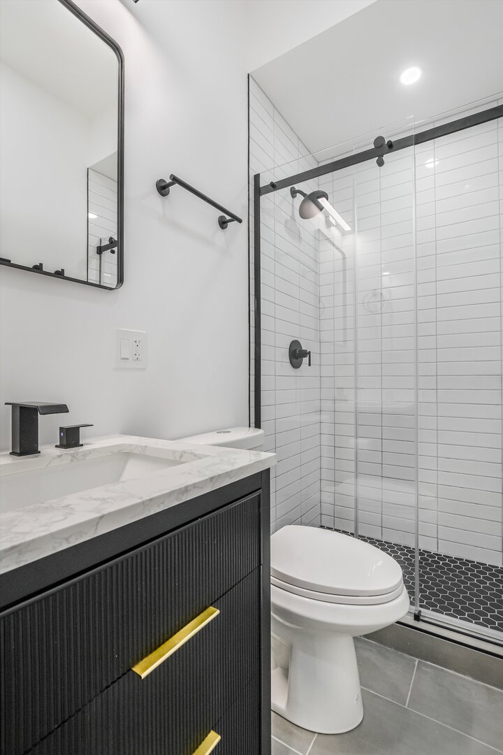 1114 N Wolcott Avenue Unit: 3F