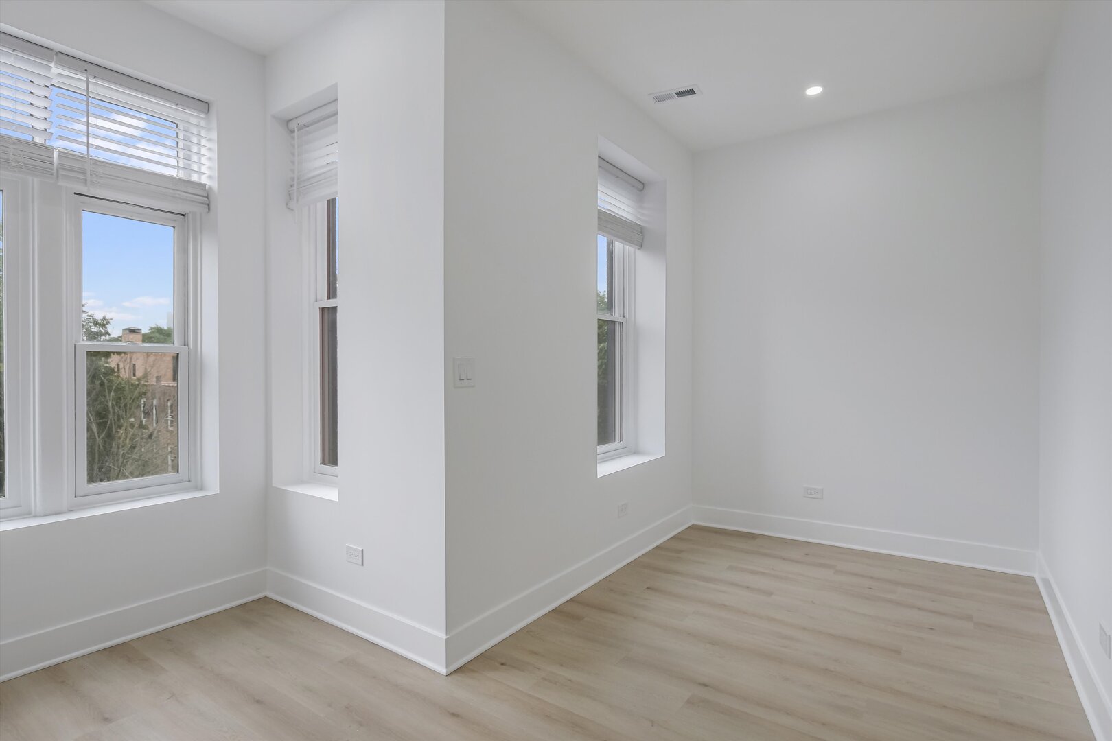 1114 N Wolcott Avenue Unit: 3F