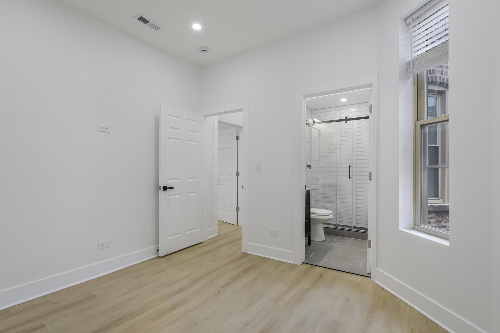 1114 N Wolcott Avenue Unit: 3F