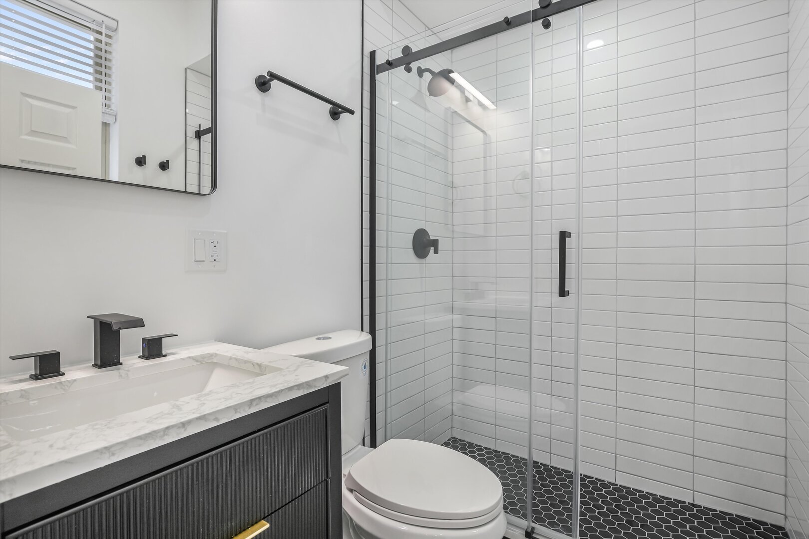 1114 N Wolcott Avenue Unit: 3F