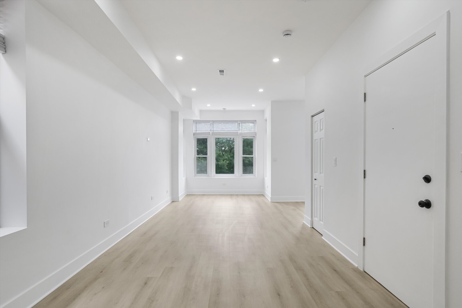 1114 N Wolcott Avenue Unit: 3F