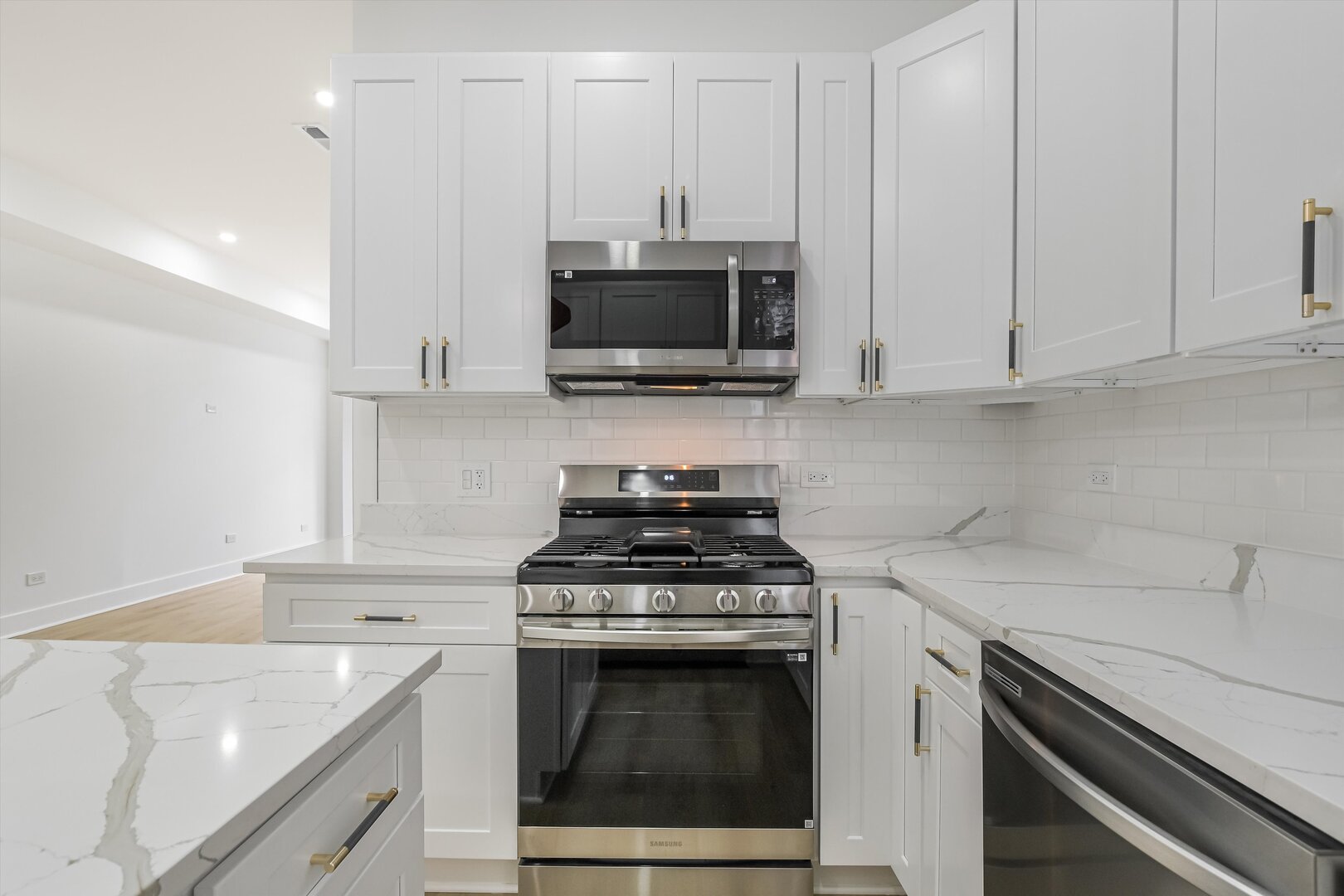 1114 N Wolcott Avenue Unit: 3F