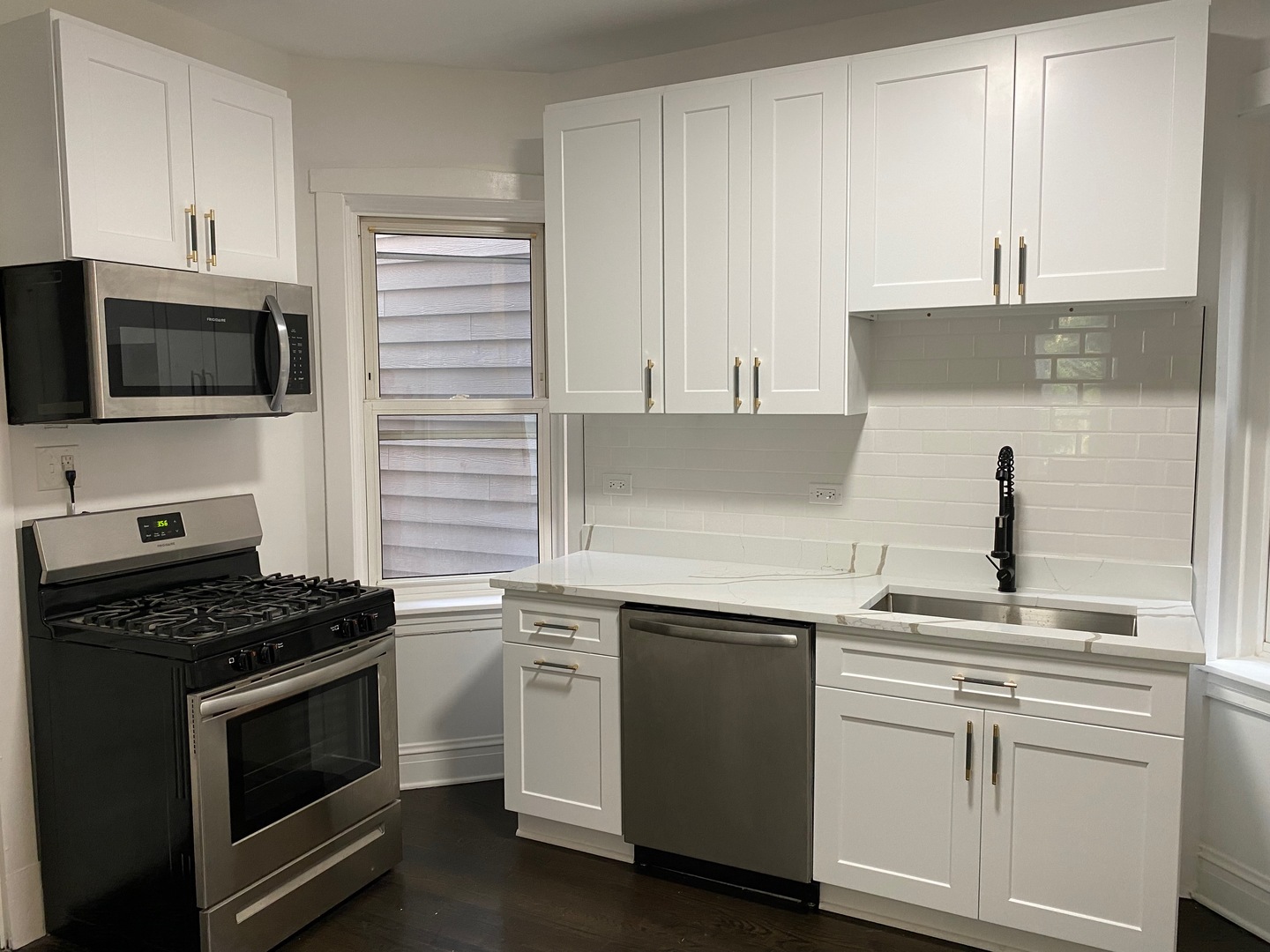2255 W Shakespeare Avenue Unit: 2W