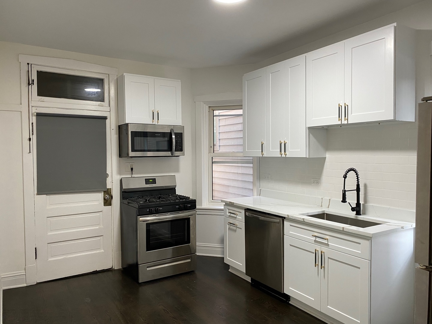 2255 W Shakespeare Avenue Unit: 2W