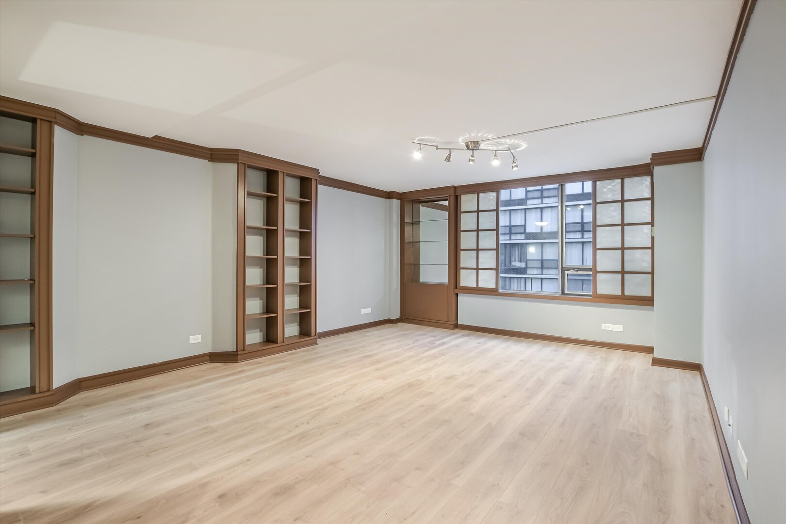 233 E Erie Street Unit: 1610