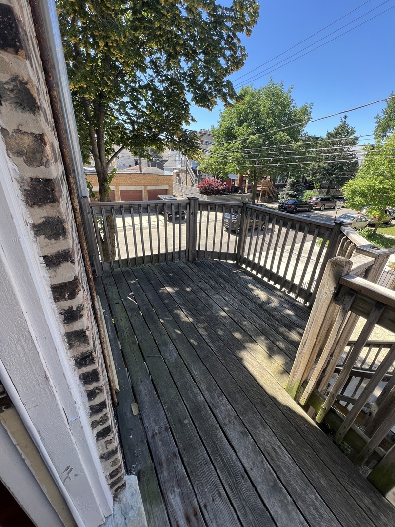 2724 W Chicago Avenue Unit: 2R
