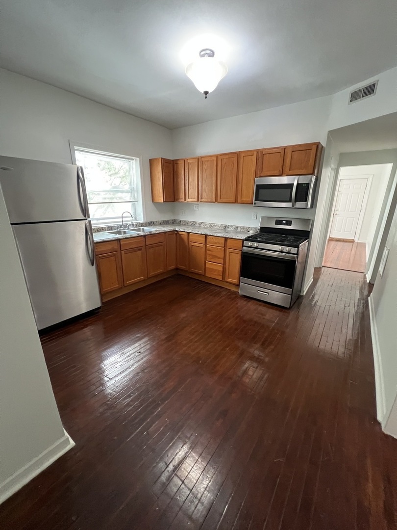 2724 W Chicago Avenue Unit: 2R