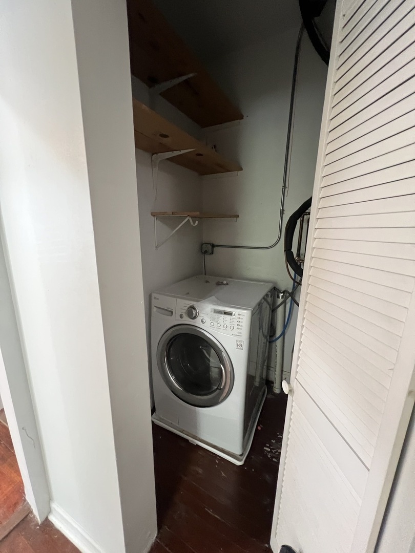 2724 W Chicago Avenue Unit: 2R
