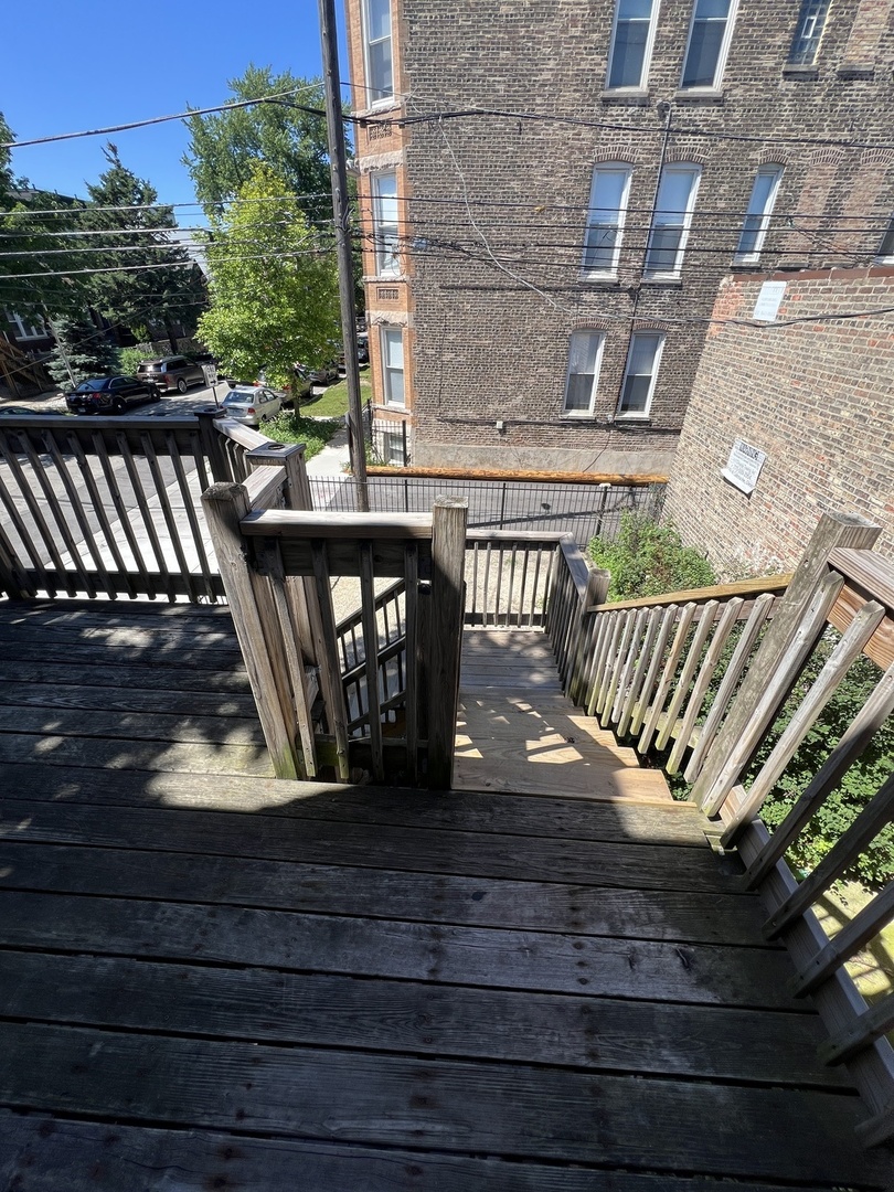 2724 W Chicago Avenue Unit: 2R