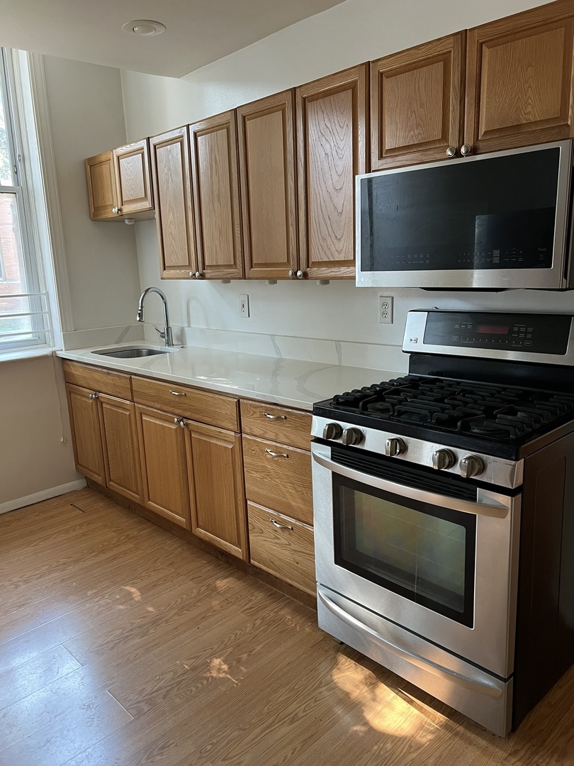 2724 W Chicago Avenue Unit: 1R