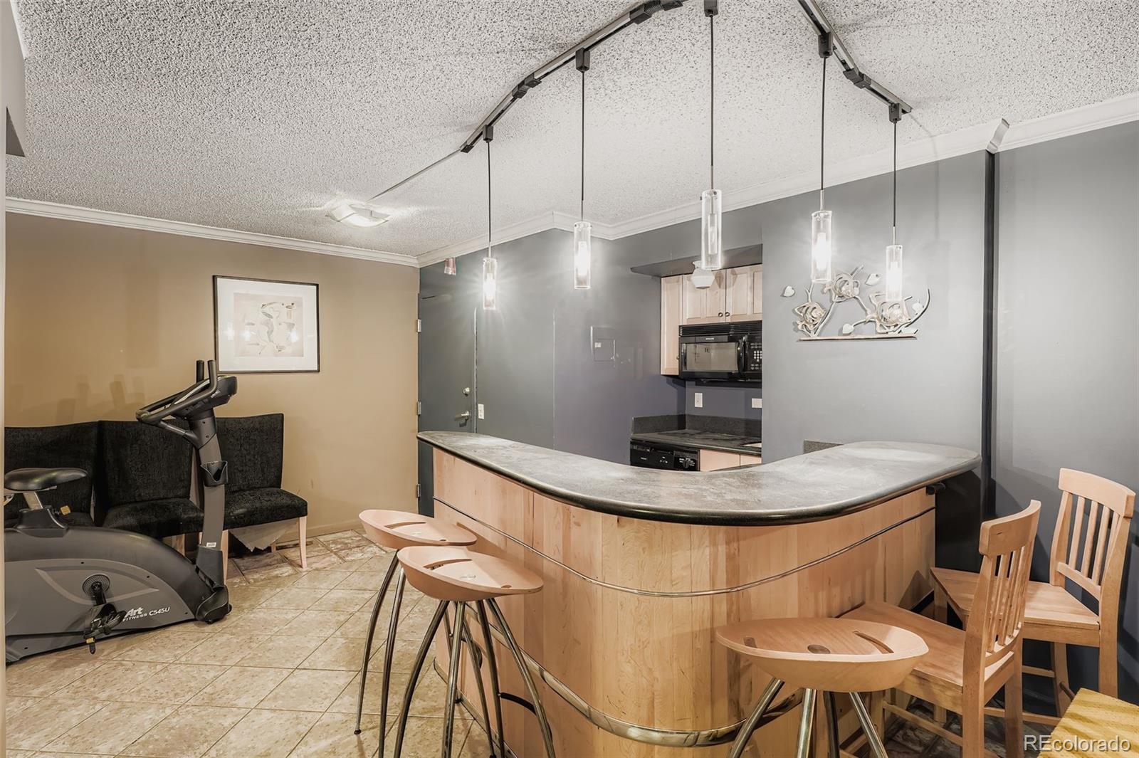 909 N Logan Street Unit: 5I