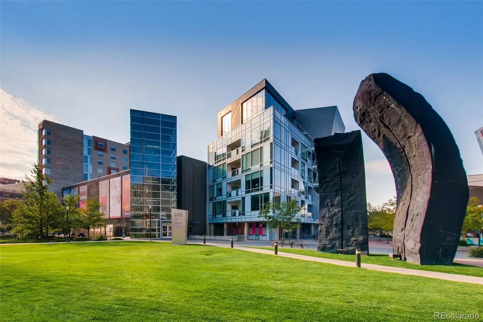 909 N Logan Street Unit: 5I