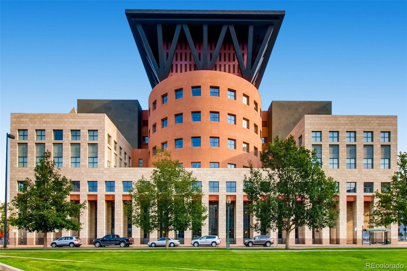 909 N Logan Street Unit: 5I