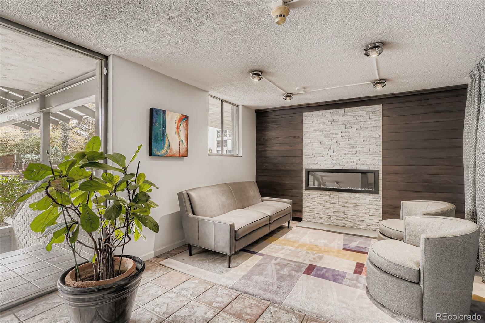 909 N Logan Street Unit: 5I