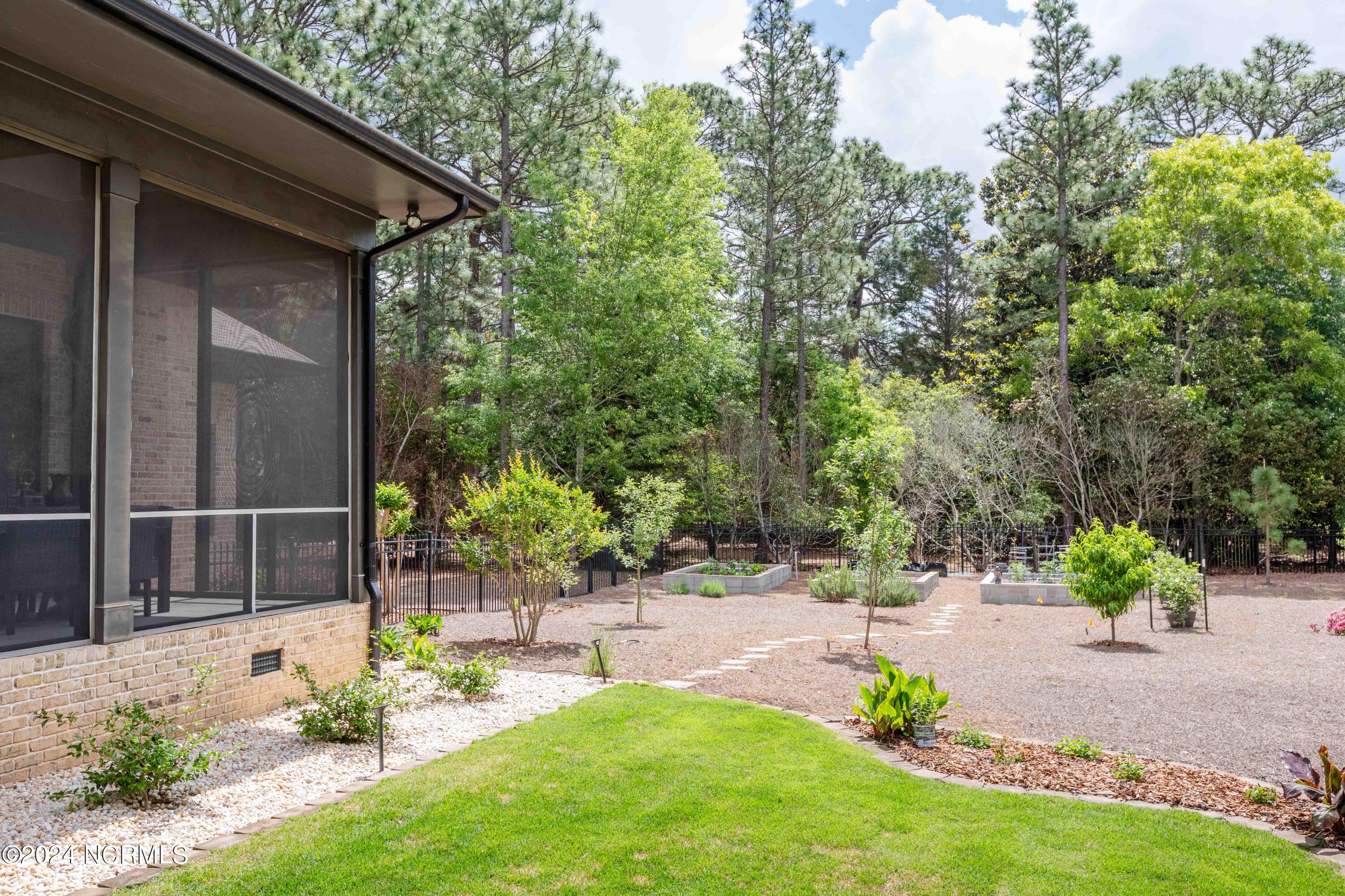 7 Maples Lane