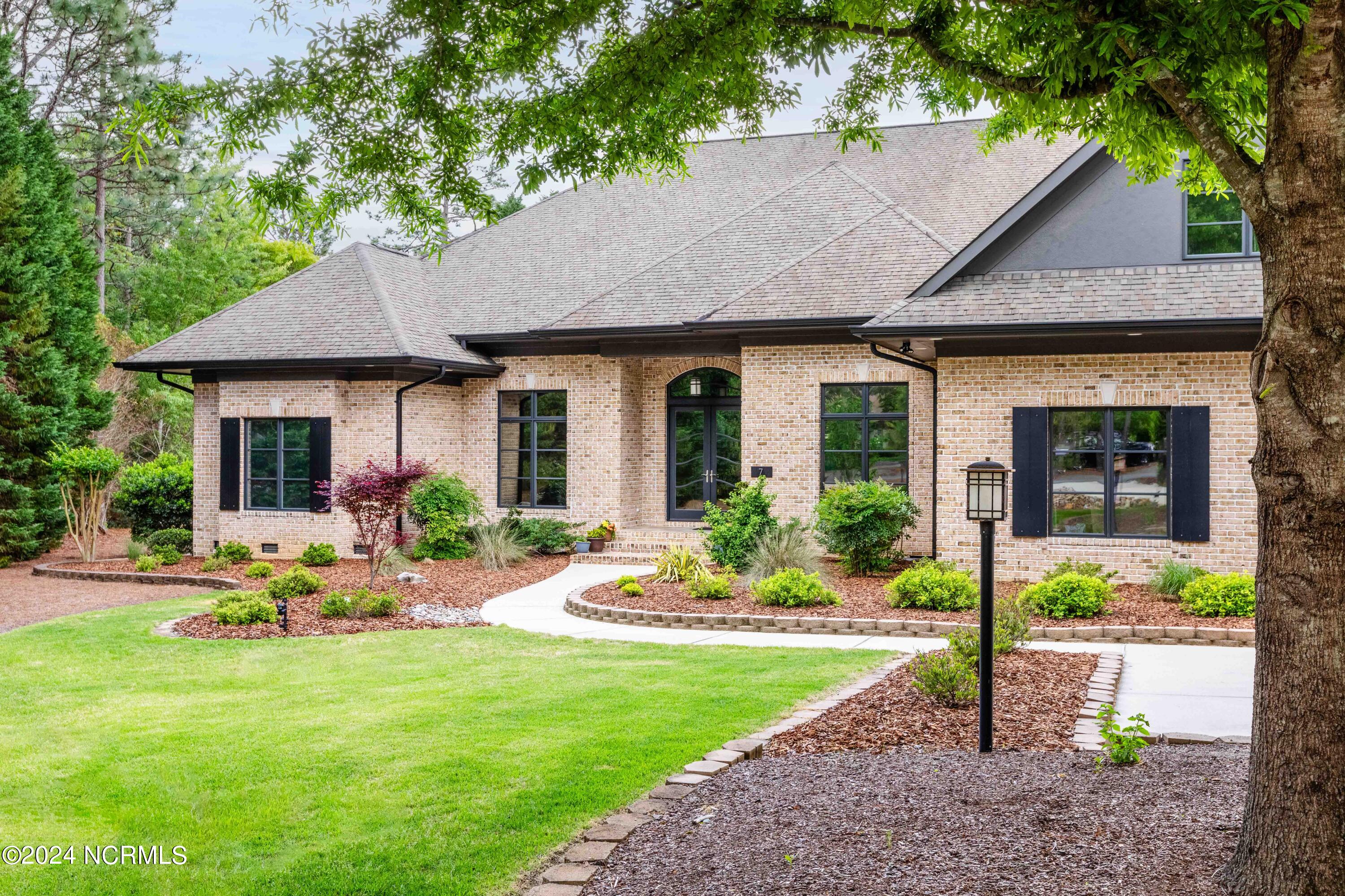 7 Maples Lane