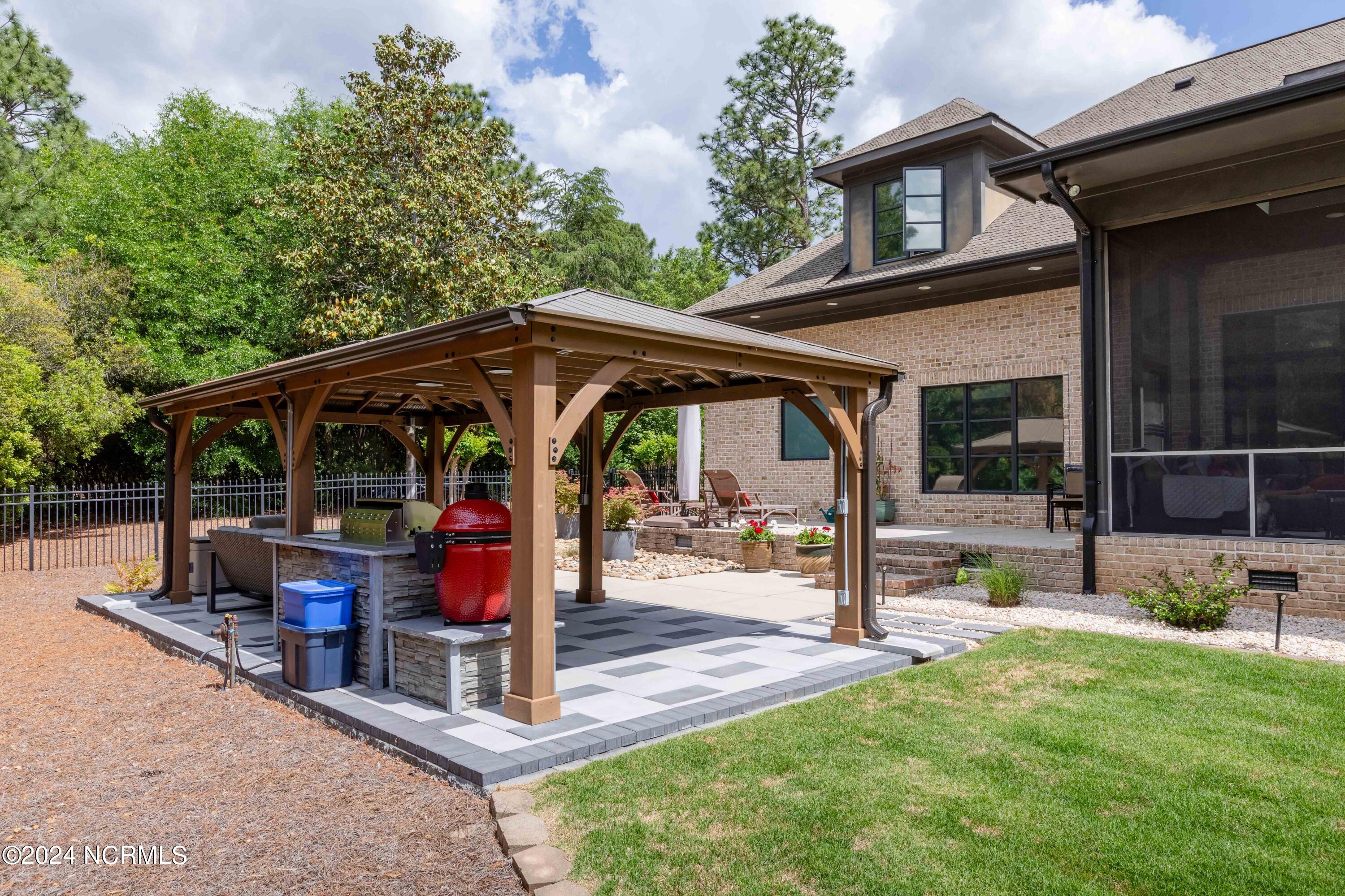 7 Maples Lane