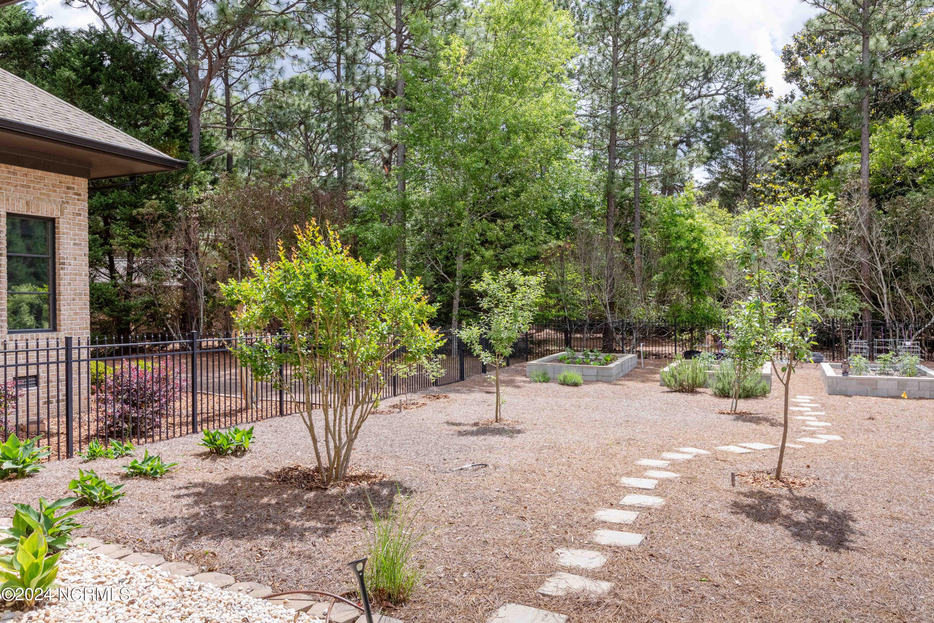 7 Maples Lane