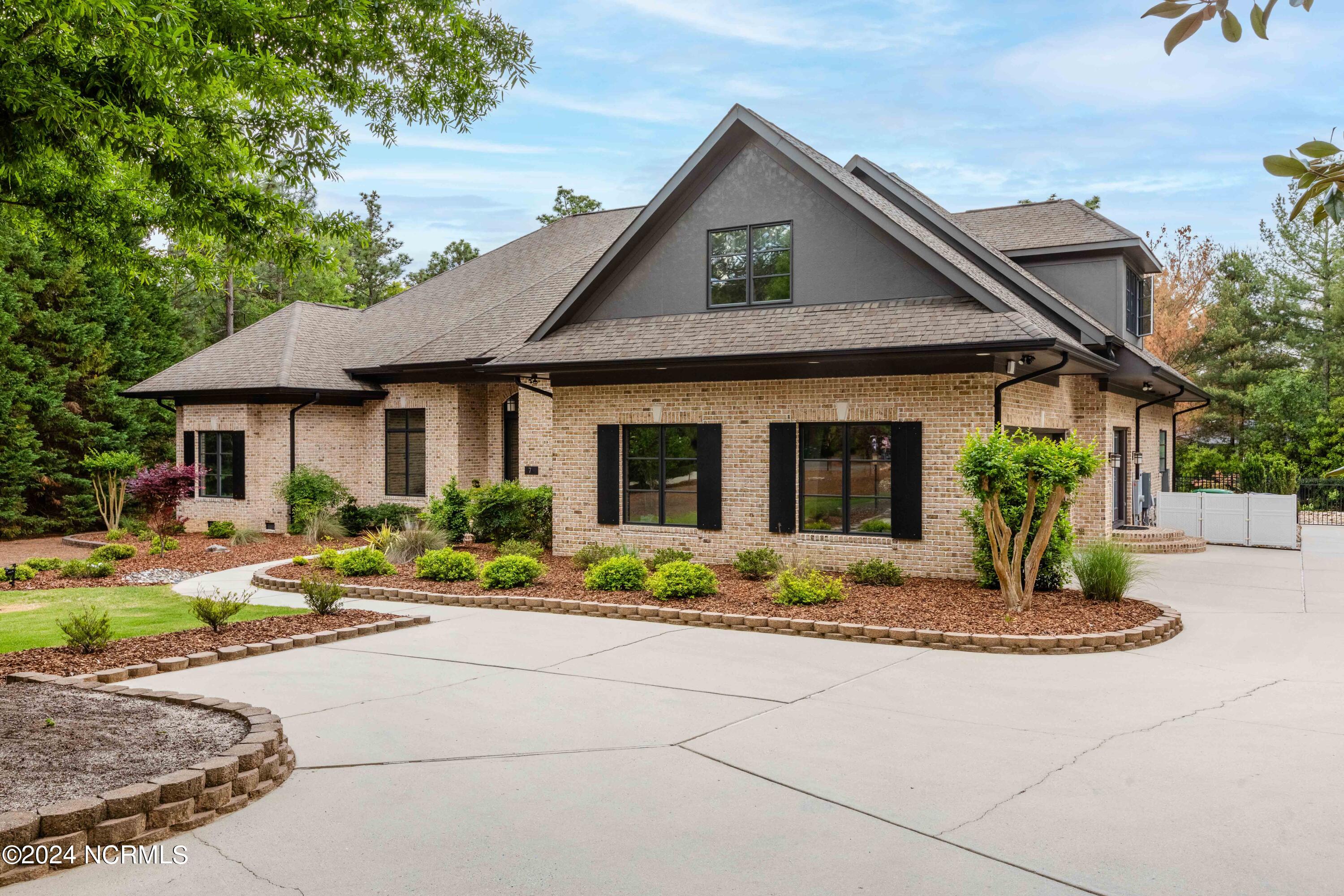 7 Maples Lane