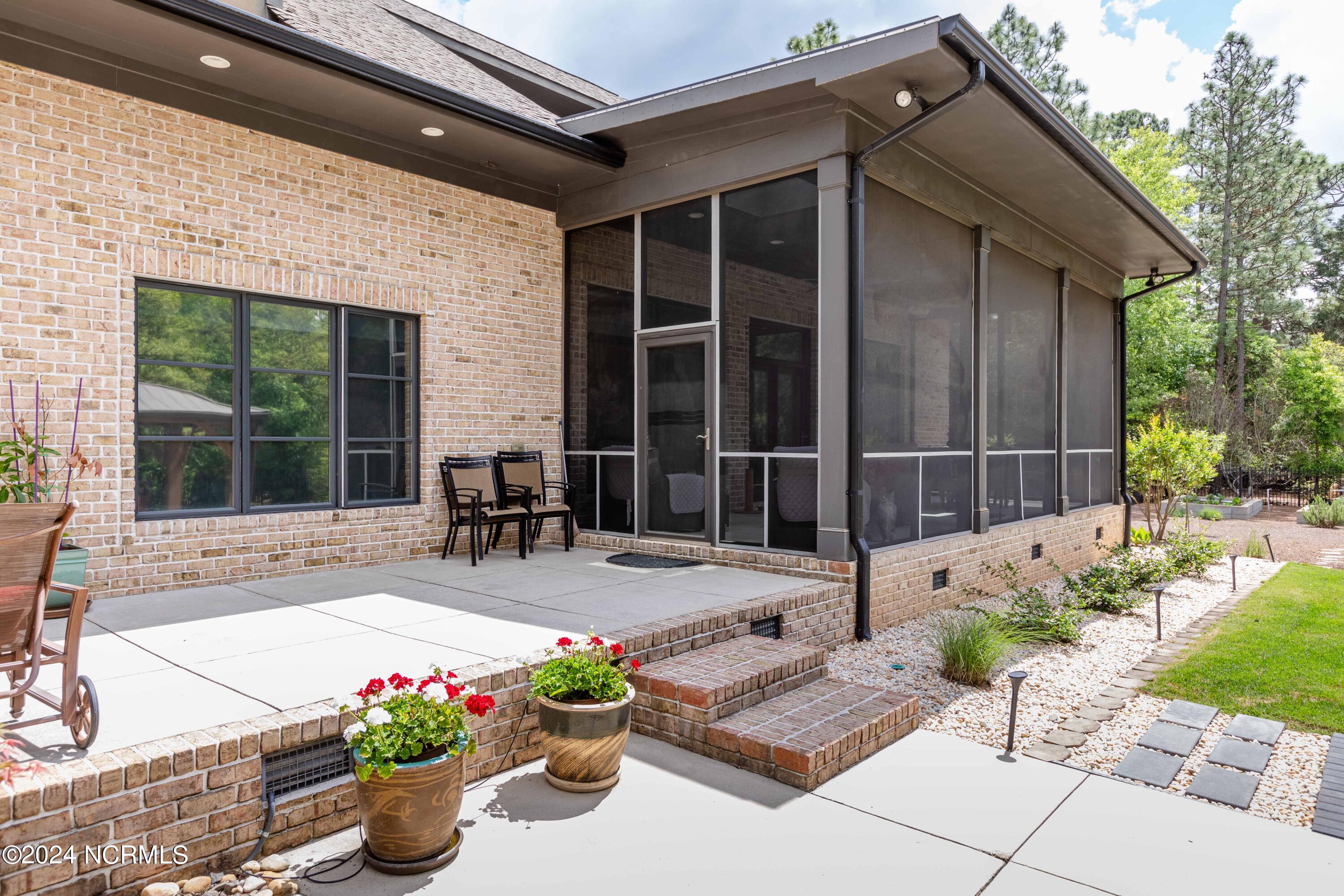 7 Maples Lane