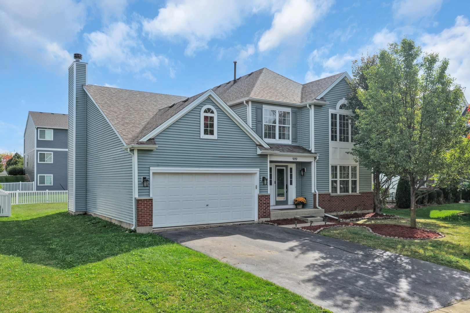 909 Forestview Way