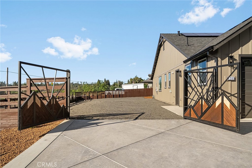 2207 De Mille Road