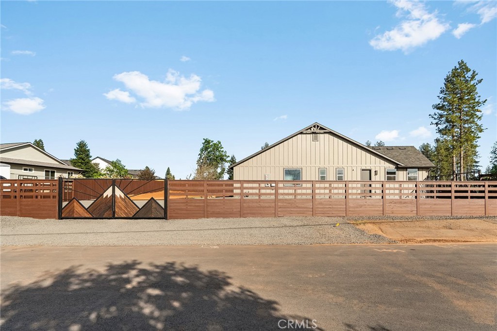 2207 De Mille Road