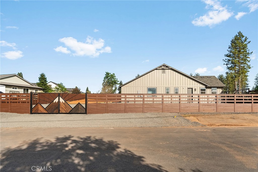 2207 De Mille Road