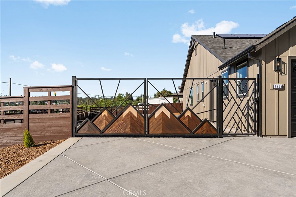 2207 De Mille Road