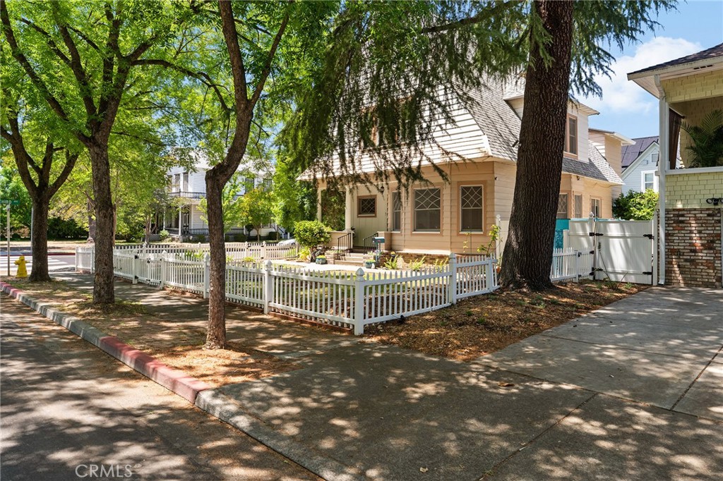 1126 Montgomery