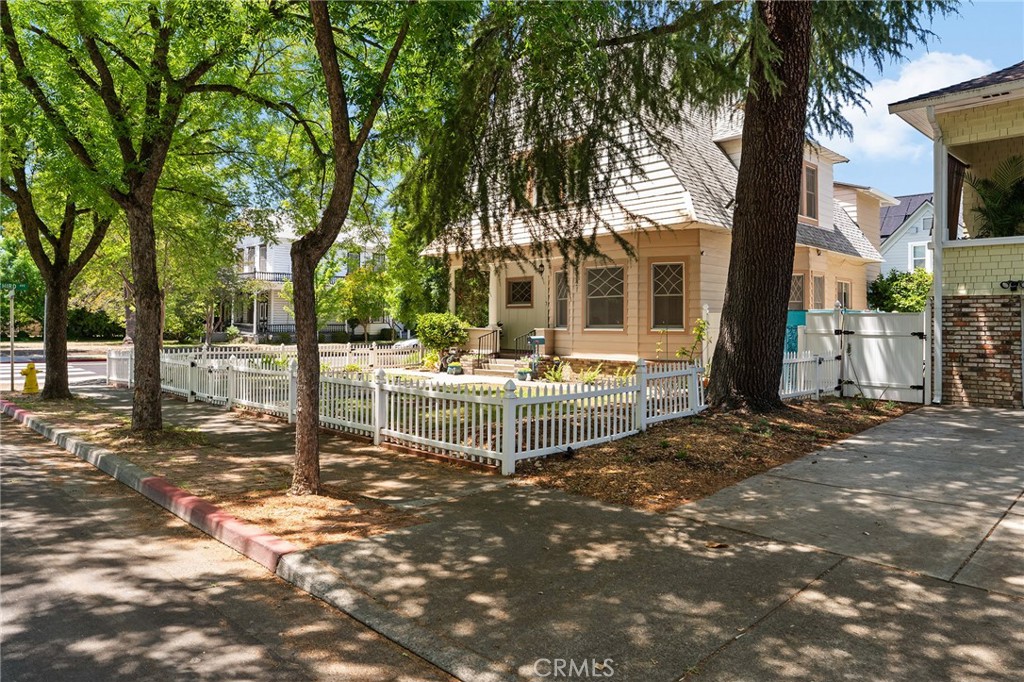 1126 Montgomery