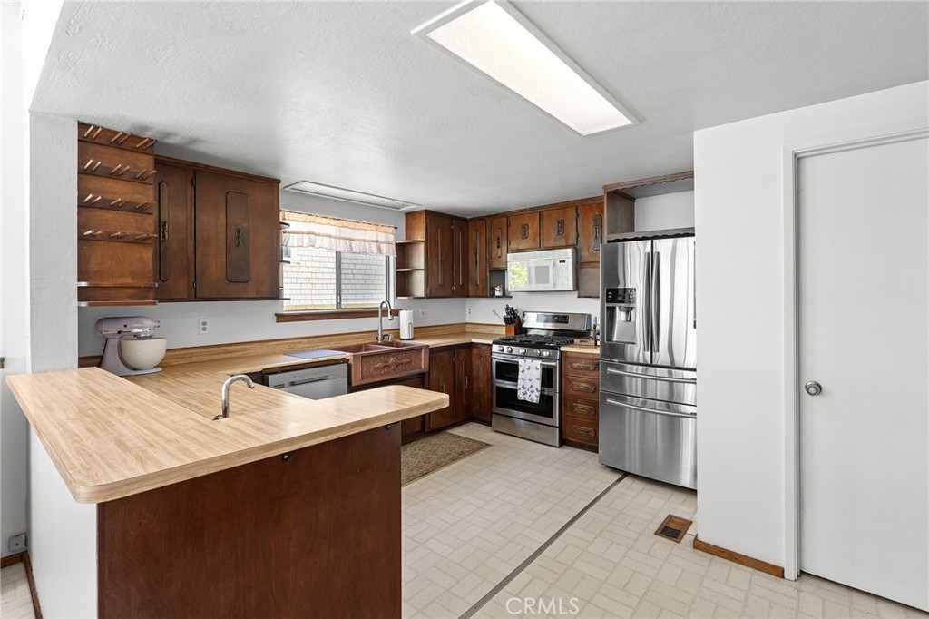 1126 Montgomery