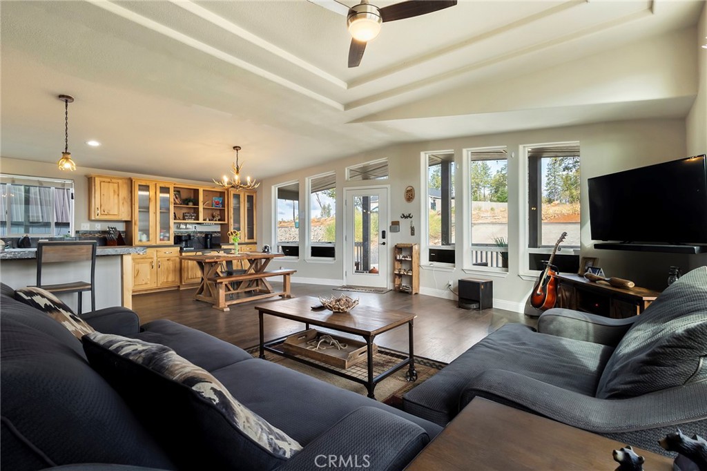918 Deer Creek