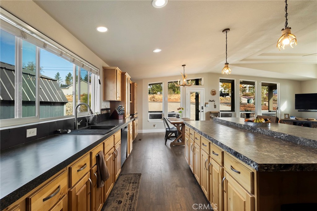 918 Deer Creek