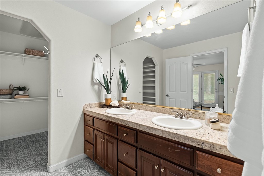 15004 Woodland Park