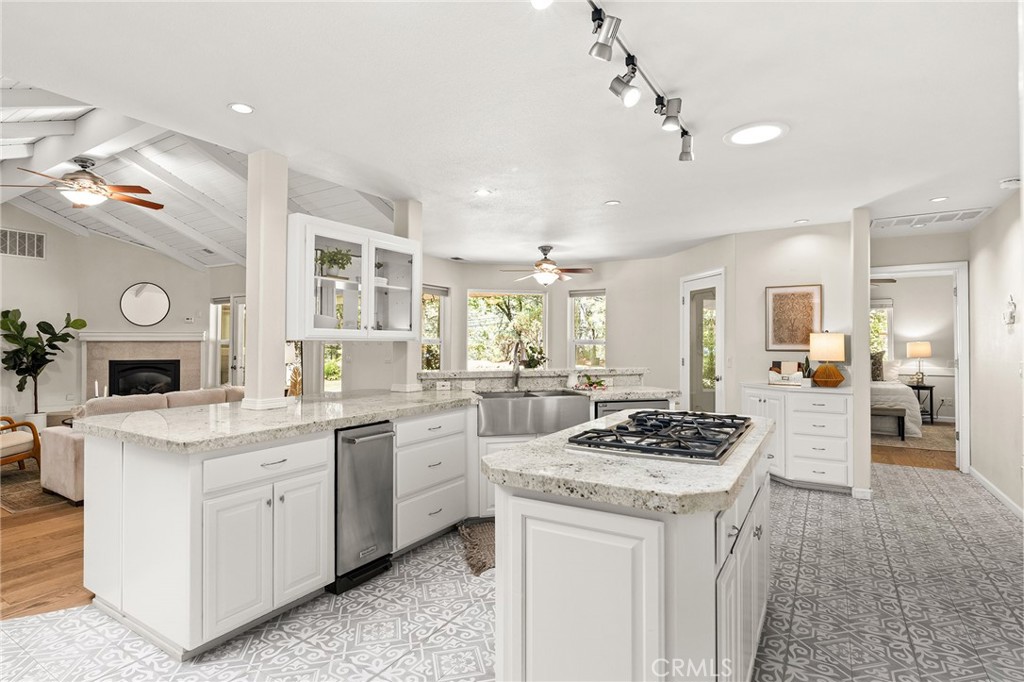 15004 Woodland Park