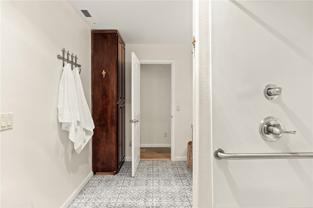 15004 Woodland Park
