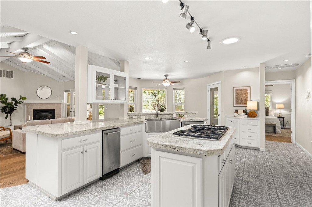15004 Woodland Park
