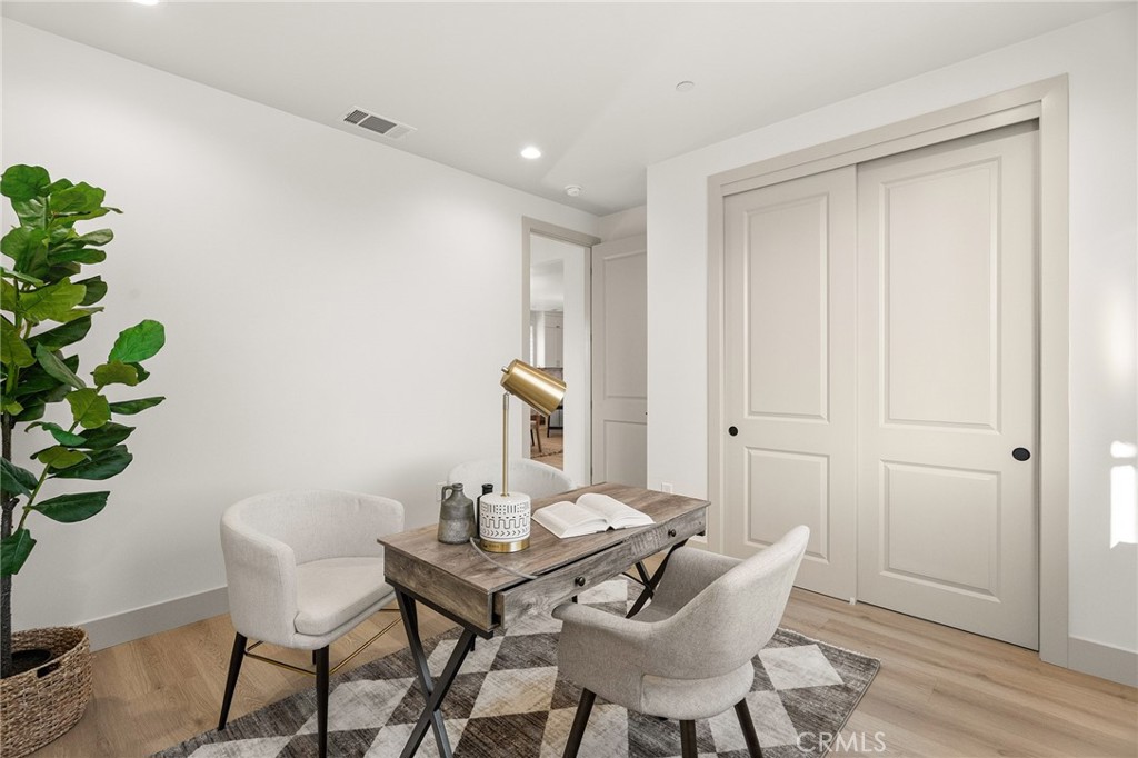 281 Rose