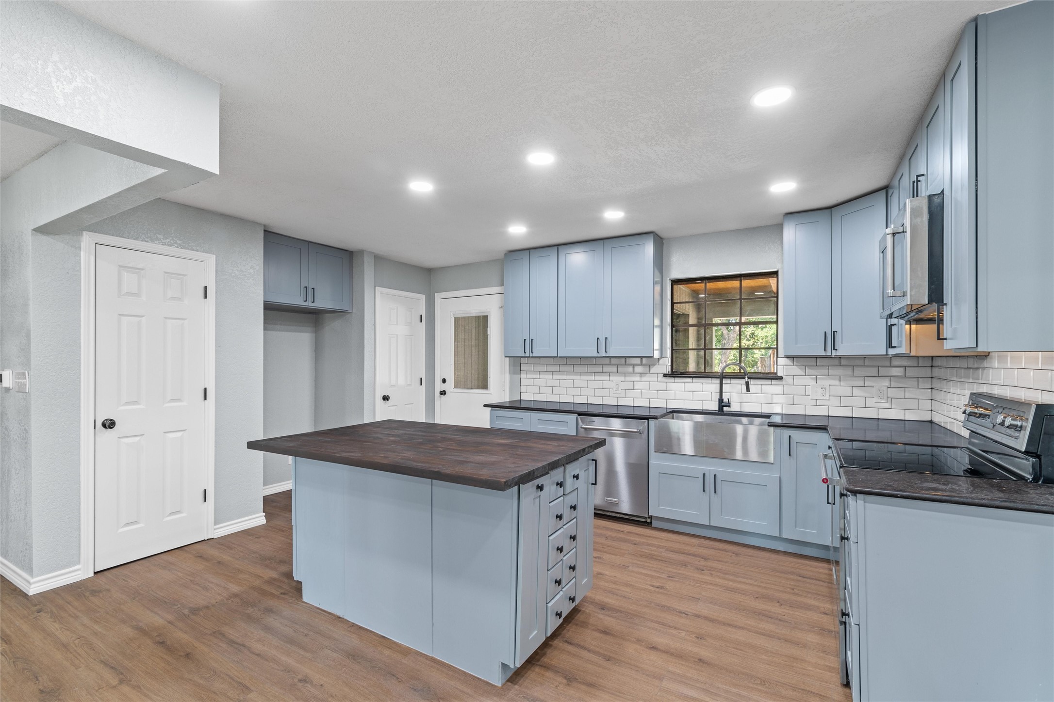 1704 Weiler Boulevard