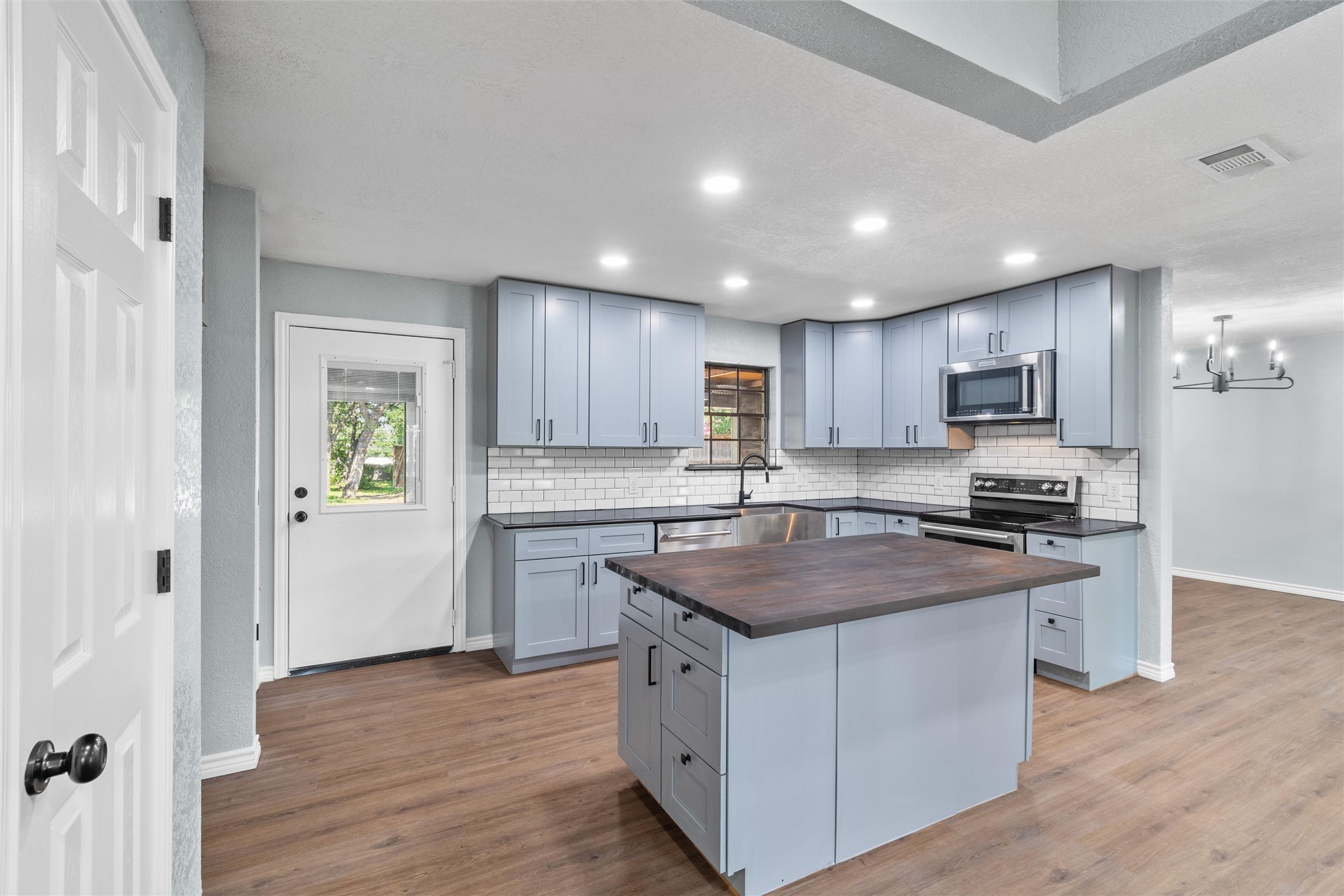 1704 Weiler Boulevard