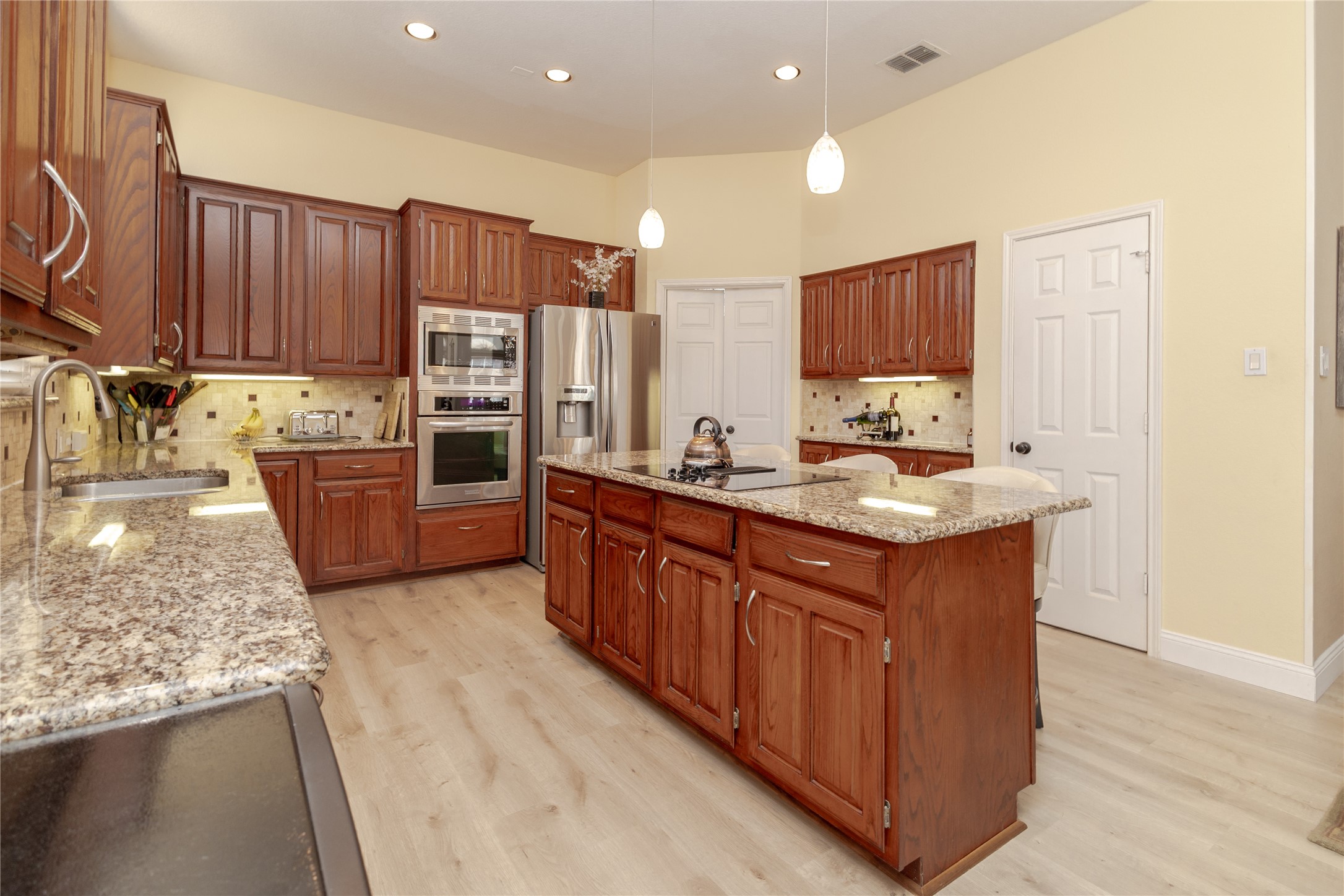 904 Inverness Circle