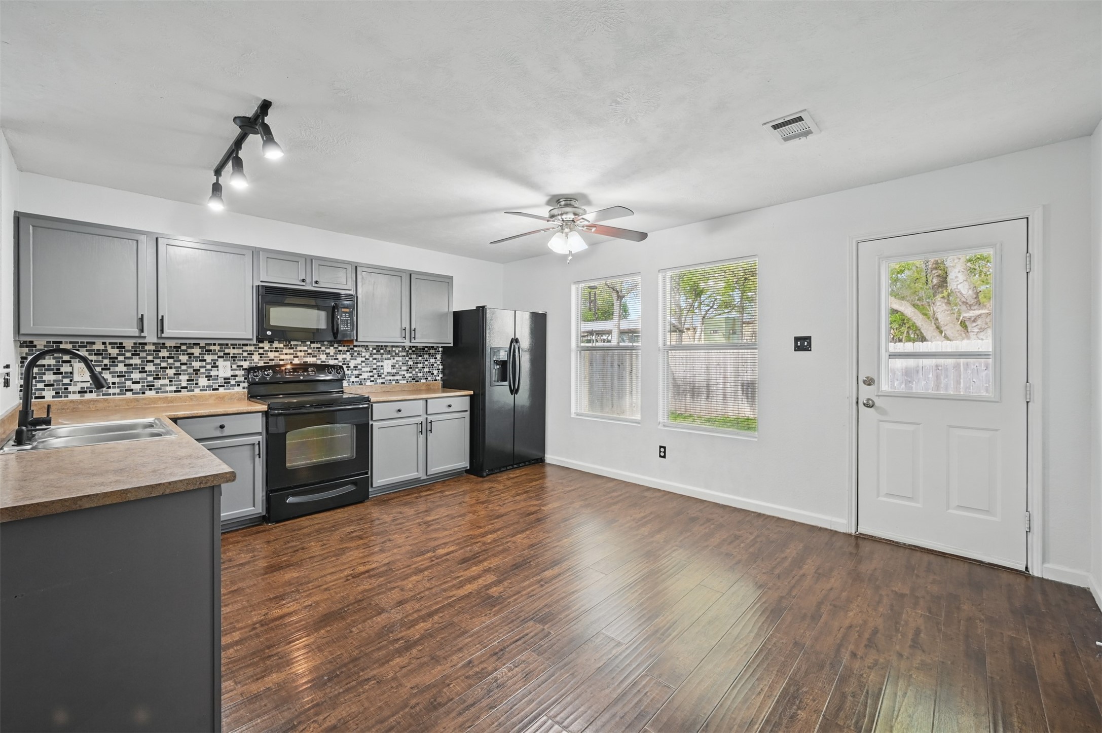 5225 Bedfordshire Drive