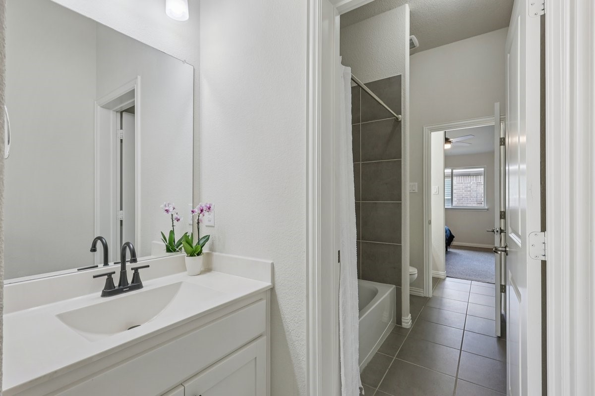 6305 Crossvine Trail