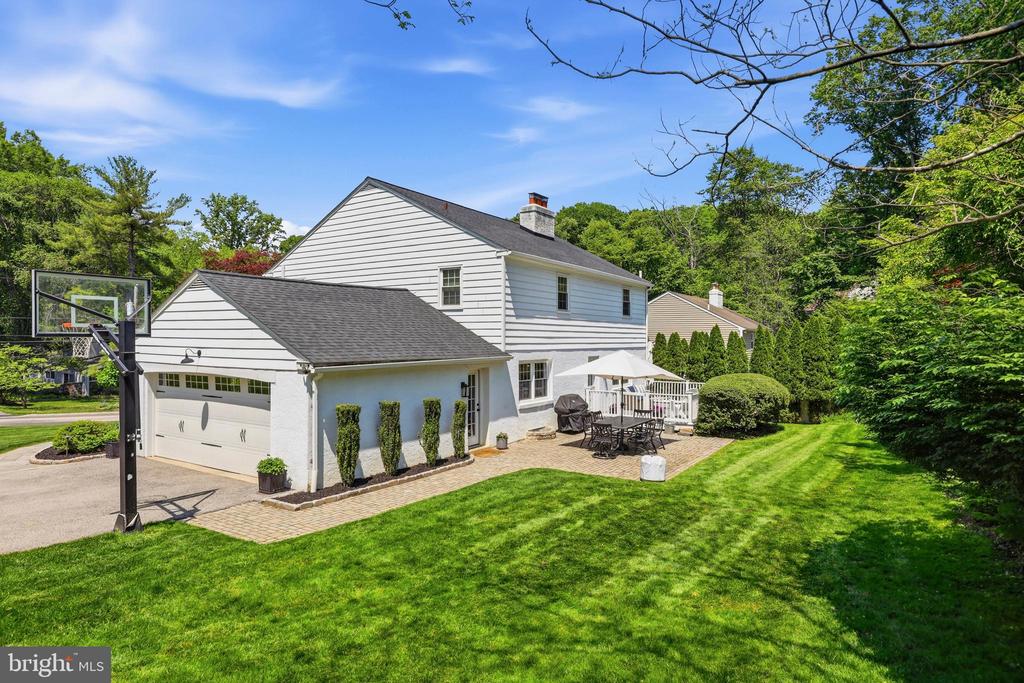 566 UPPER WEADLEY ROAD